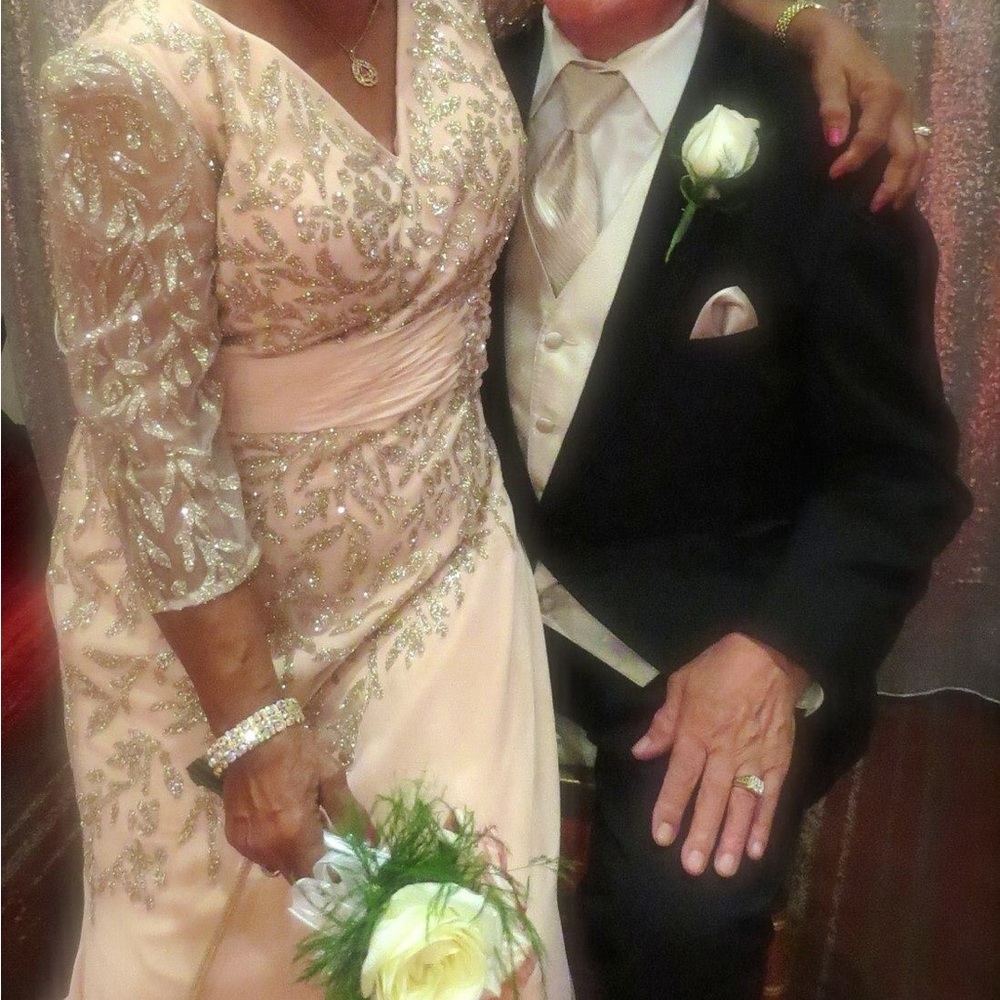 Mother of the Bride peach Chiffon gown by Cameron Blake - Picture 16 of 16